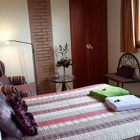 La Trucha Del Arco Iris Bed & Breakfast El Acebo de San Miguel ภายนอก รูปภาพ